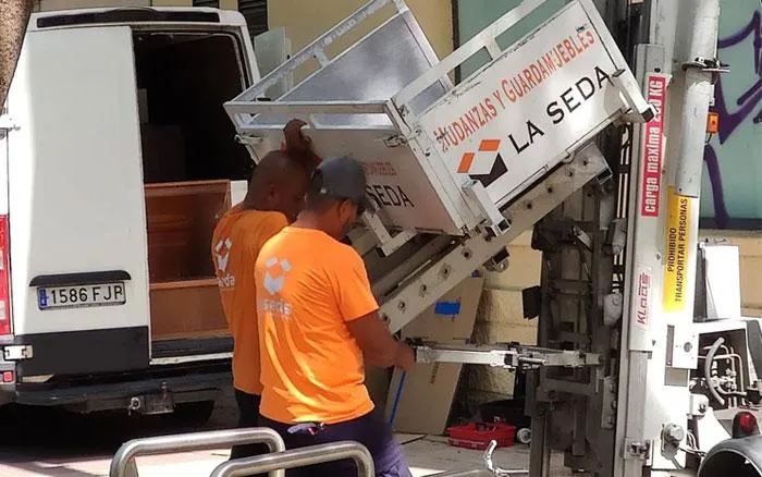 servicio-grua-elevadora-mudanzas-cuenca servicio-grua-elevadora-mudanzas-cuenca